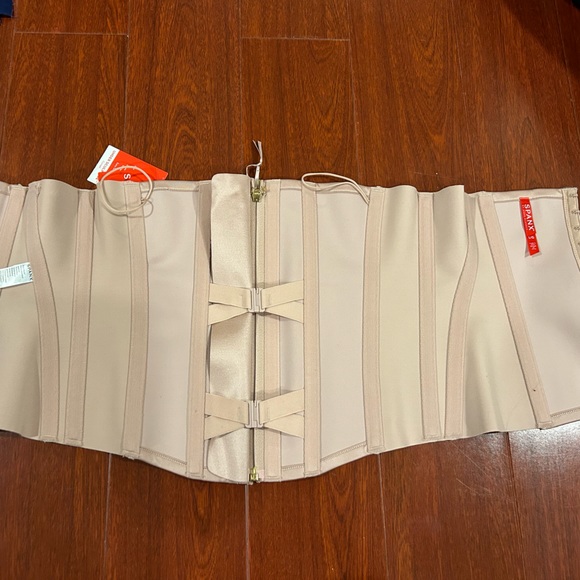 SPANX Undersculpture corset NWT Cameo blush - Picture 4 of 7